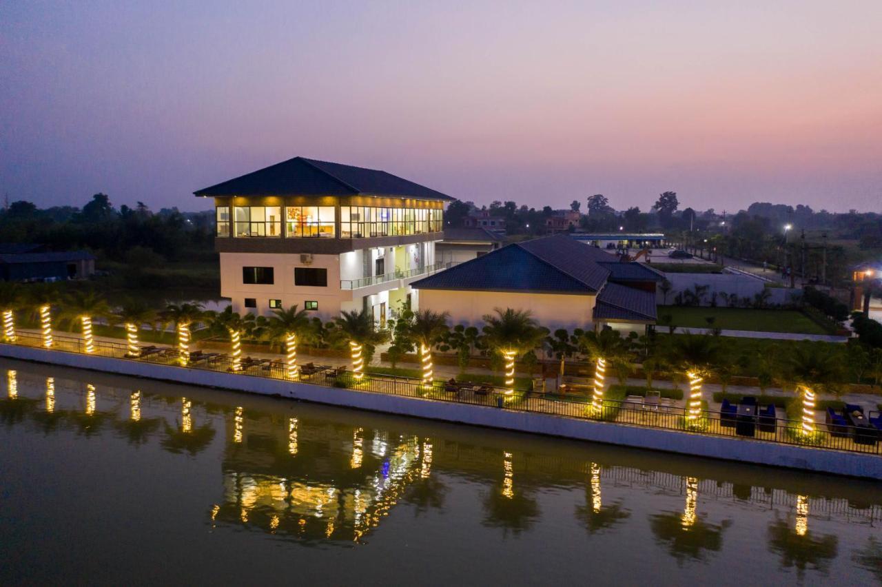 Lumbini Palace Resort エクステリア 写真