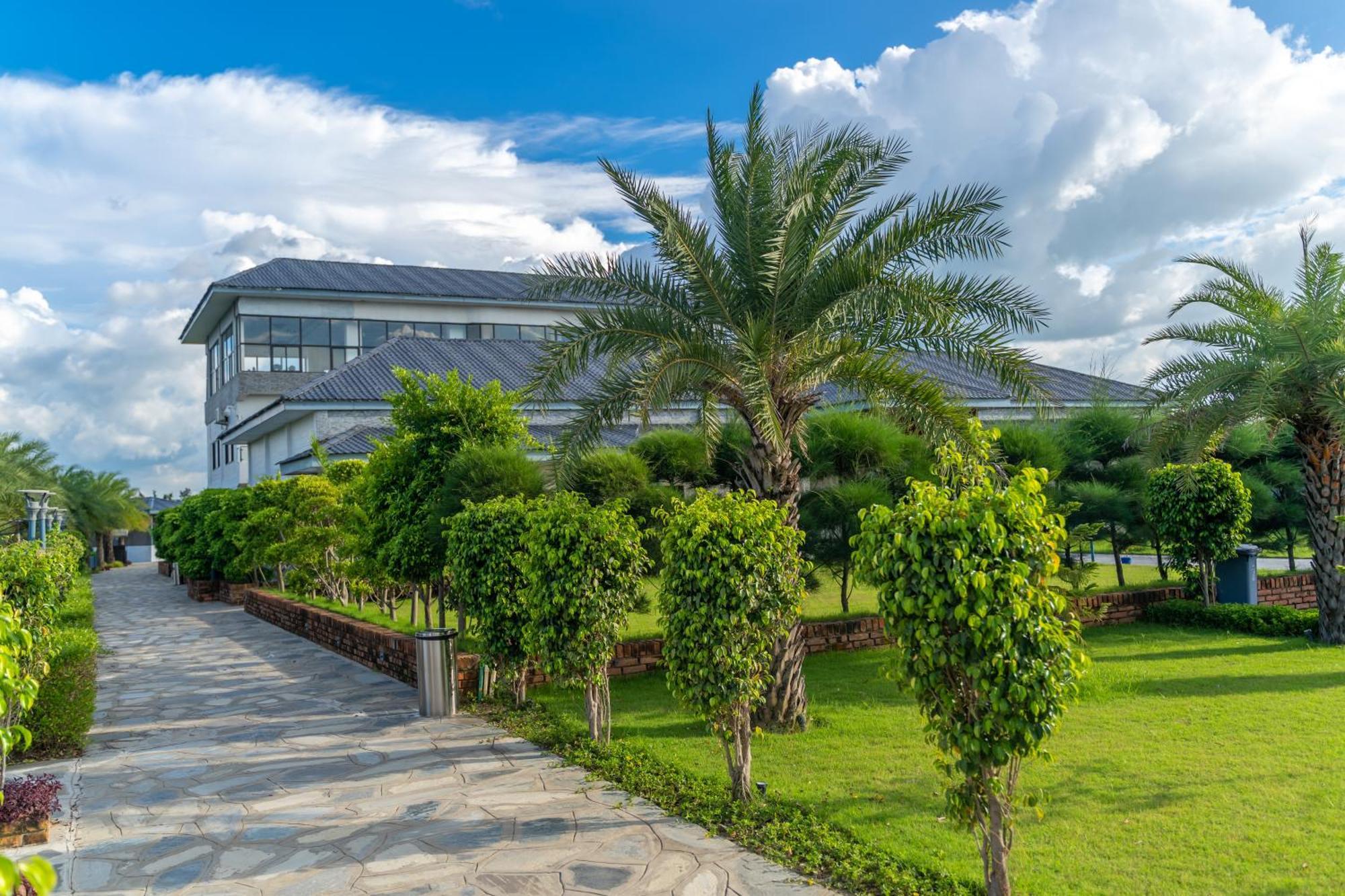 Lumbini Palace Resort エクステリア 写真